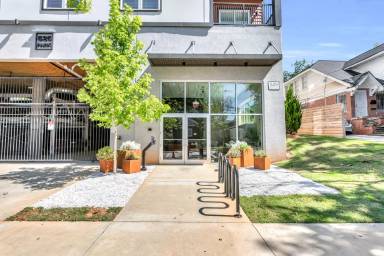 Main picture of 525 Parkway Dr NE