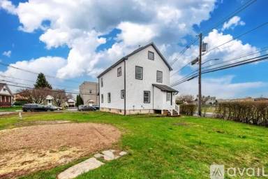 Main picture of 17 N Weiss St