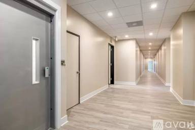 Main picture of 400 S Main Pl