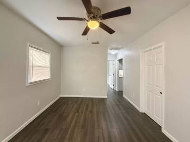 Main picture of 411 12th Ave E