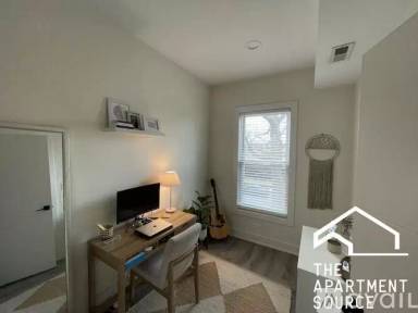 Main picture of 1967 W Balmoral Ave