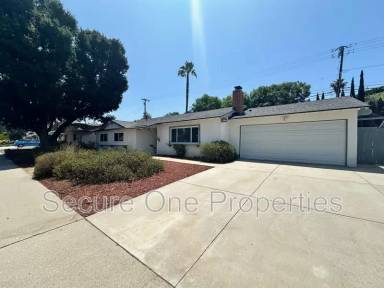 Main picture of 2966 Theresa Dr