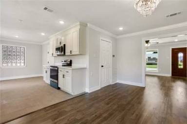 Main picture of 7100 Blanke St