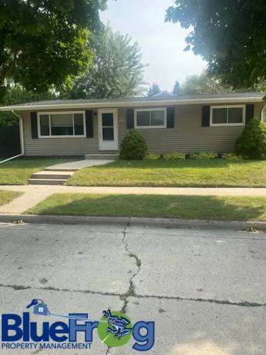 Main picture of 2921 Michigan Ave