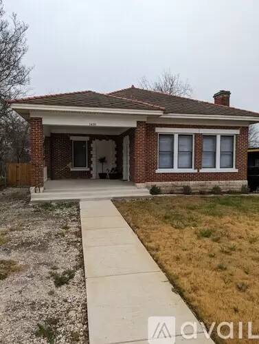 Main picture of 1410 W Magnolia Ave