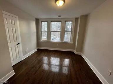 Main picture of 44 Clifford St