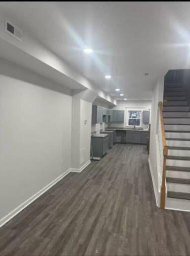 Main picture of 2615 E Monument St