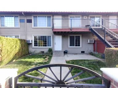 Main picture of 526 S 40th Ave