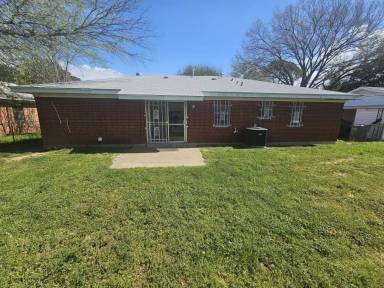 Main picture of 2108 Broadway St
