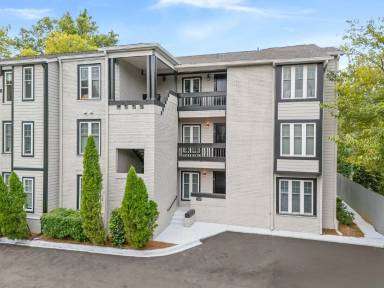 Main picture of 1721 E 7th St