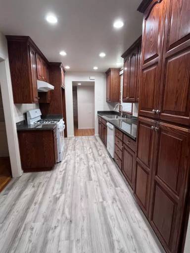 Main picture of 4400 Arden Way