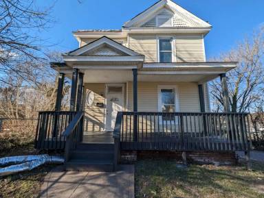 Main picture of 301 Walnut St