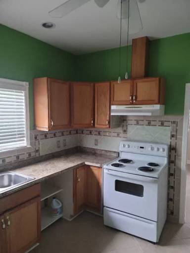 Main picture of 702 N Lopez St