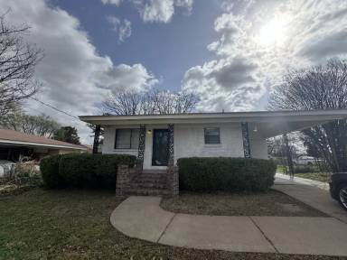 Main picture of 4500 Schaer St