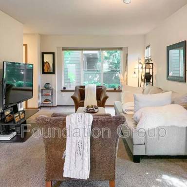 Main picture of 12545 Roosevelt Way NE
