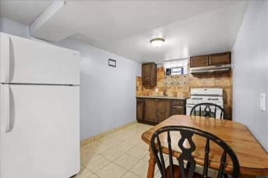 Main picture of 7820 S Sawyer Ave