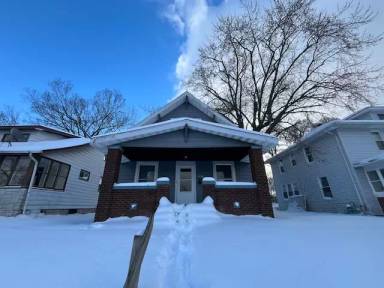 Main picture of 230 E Victoria St