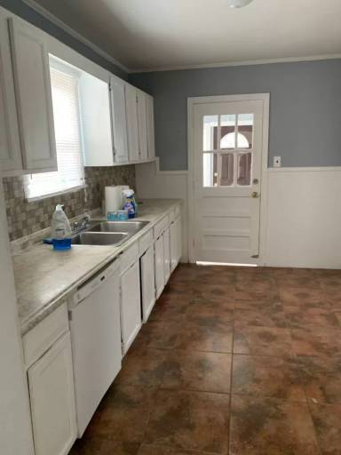 Main picture of 1600 E Martin Dr