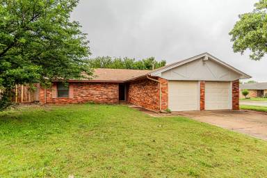Main picture of 3808 Oakcliff Dr
