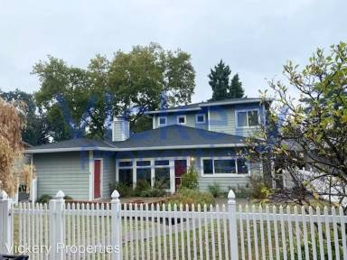Main picture of 32 Willow Ave