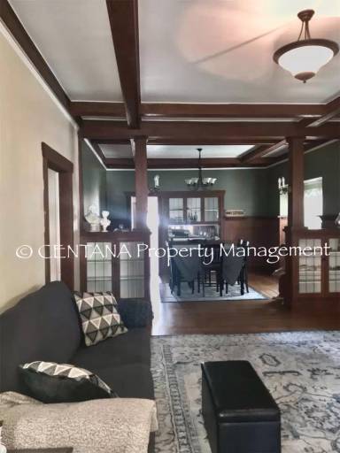 Main picture of 808 W Broadway St