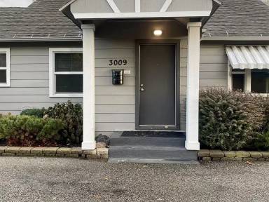 Main picture of 3009 1/2 W Overland Rd