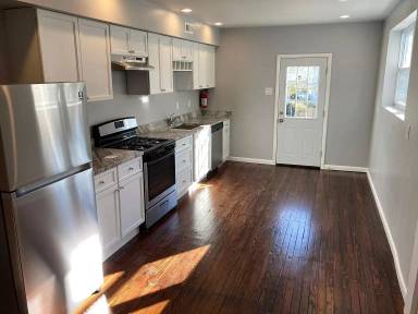 Main picture of 28 Locust St