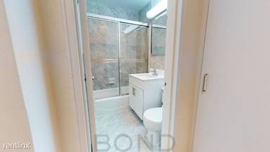 Main picture of 305 W 13th St