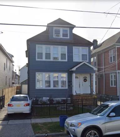 Main picture of 748 Linden Ave