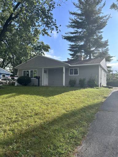 Main picture of 37 Cardinal Ln