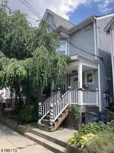 Main picture of 270 N 9th St