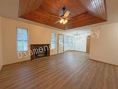 Main picture of 5694 S Pinehurst Ave