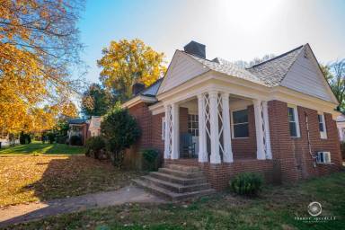 Main picture of 235 Brevard St