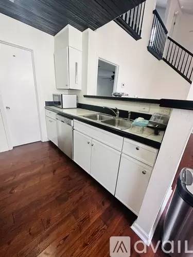 Main picture of 4620 W Congress St