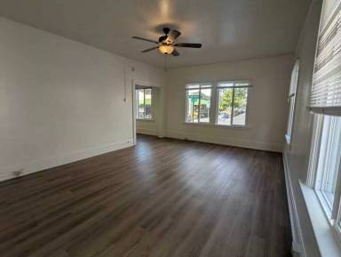 Main picture of 1650 SE Hawthorne Blvd