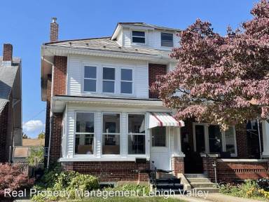Main picture of 111 E Elm St