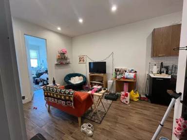Main picture of 61 Troutman St