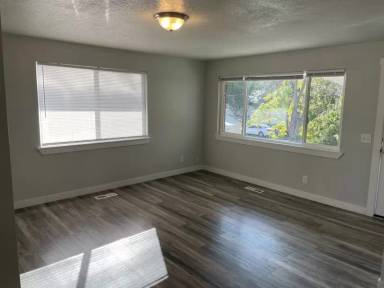 Main picture of 339 E Blaine Ave