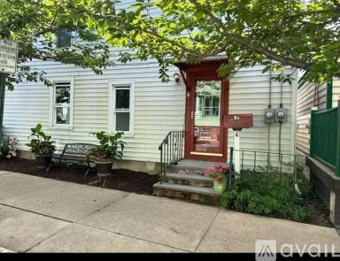 Main picture of 4 E Main St