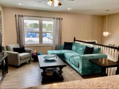 Main picture of 8 Hathorn Blvd