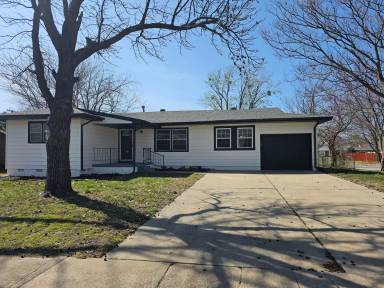 Main picture of 1030 N Hickory Ave