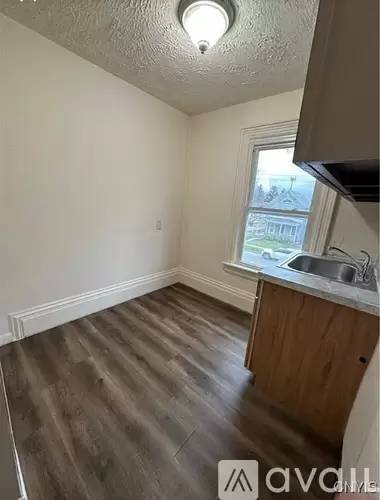 Main picture of 705 N James St
