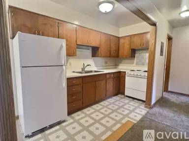 Main picture of 120 W Slifer St
