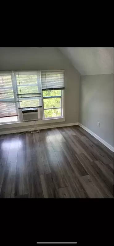 Main picture of 2109 W 98th St