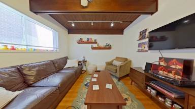 Main picture of 719 W Buckingham Pl