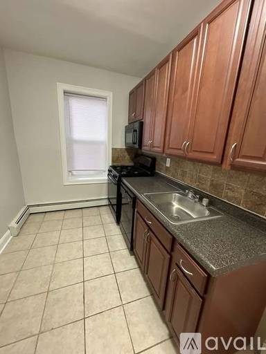 Main picture of 6 Tonnele Ave