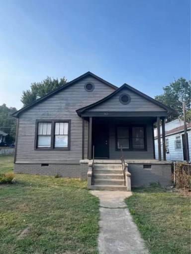 Main picture of 2021 W Short 17th St