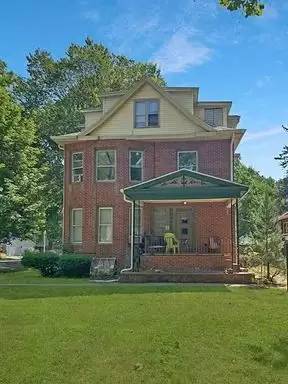 Main picture of 1500 S Lowell Ave