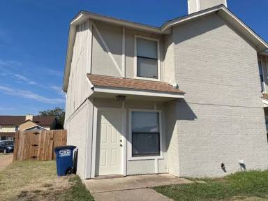 Main picture of 221 Meadow Ct