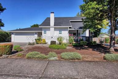 Main picture of 707 NE 160th Ave